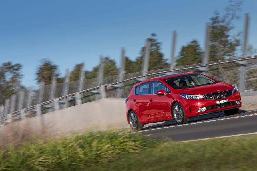  Kia Cerato Hatchback 2016 года  (AU) (фото 5 из 20)